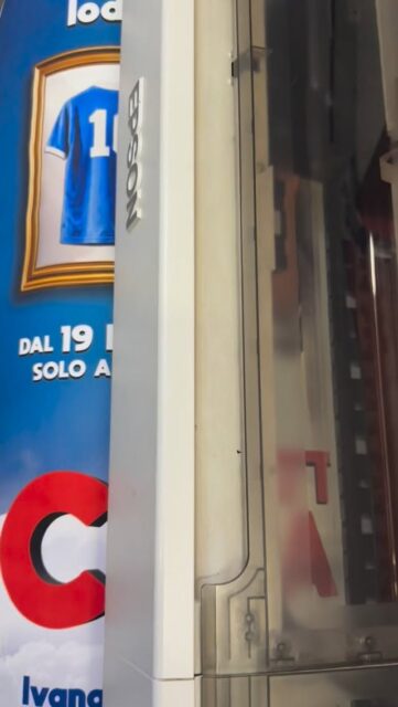 Stampiamo su ogni supporto, in piccolo e grande formato, garantendo sempre la massima qualità.
La nostra creatività trasforma ogni lavoro in qualcosa di unico. #lavoronapoli #stampa #pubblicità #print